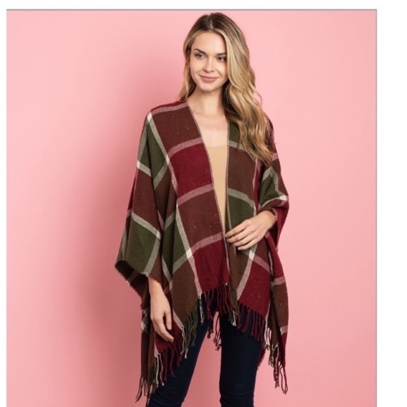🍁Woman’s Checkered Poncho🍁 - Picture 2 of 4